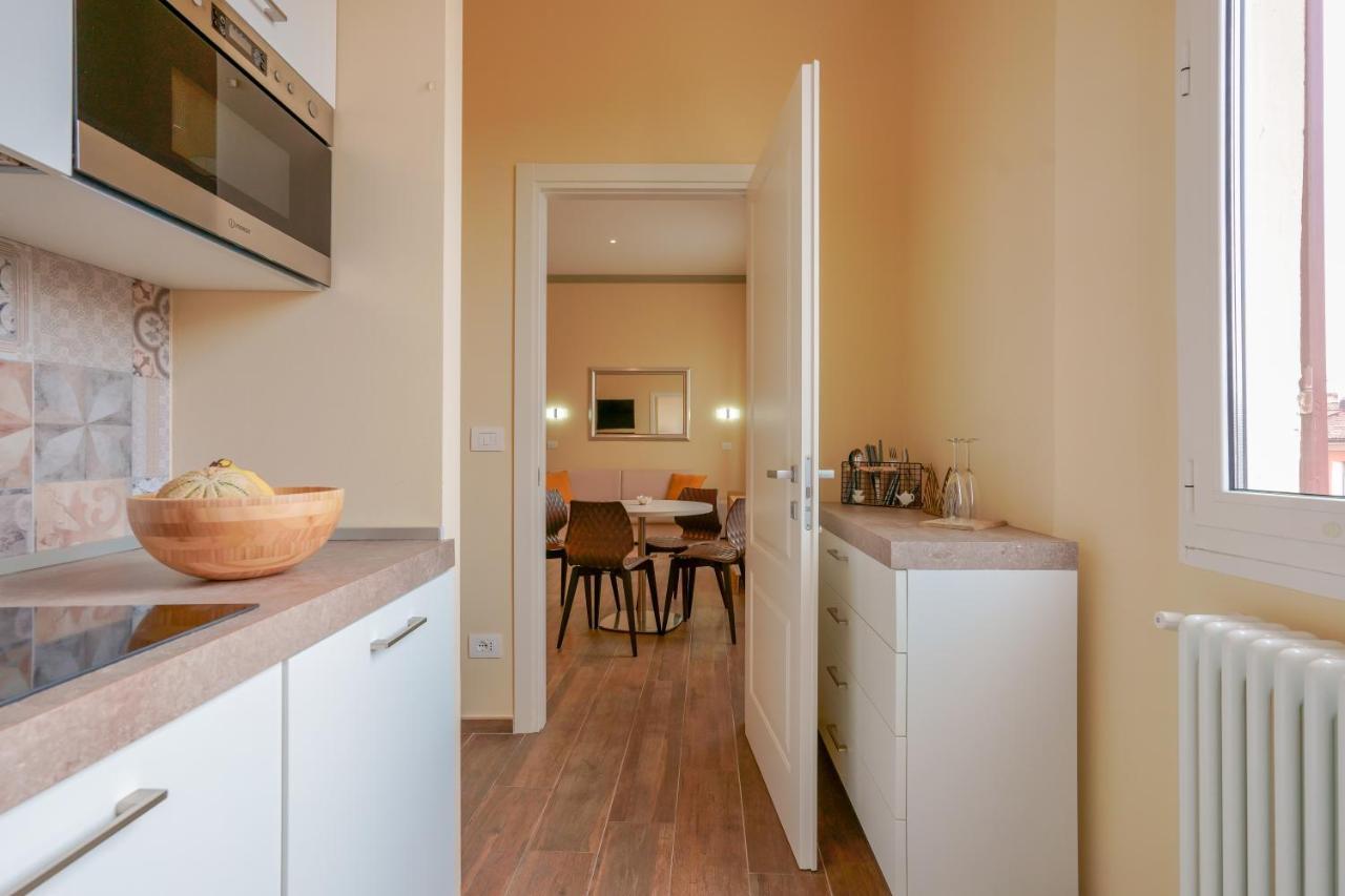 Bed and Breakfast Attico Di Via D'Azeglio Болонья Экстерьер фото