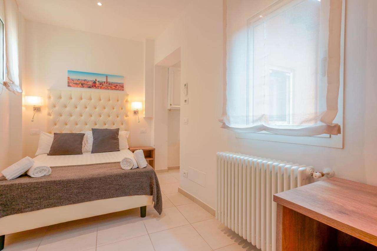 Bed and Breakfast Attico Di Via D'Azeglio Болонья Экстерьер фото