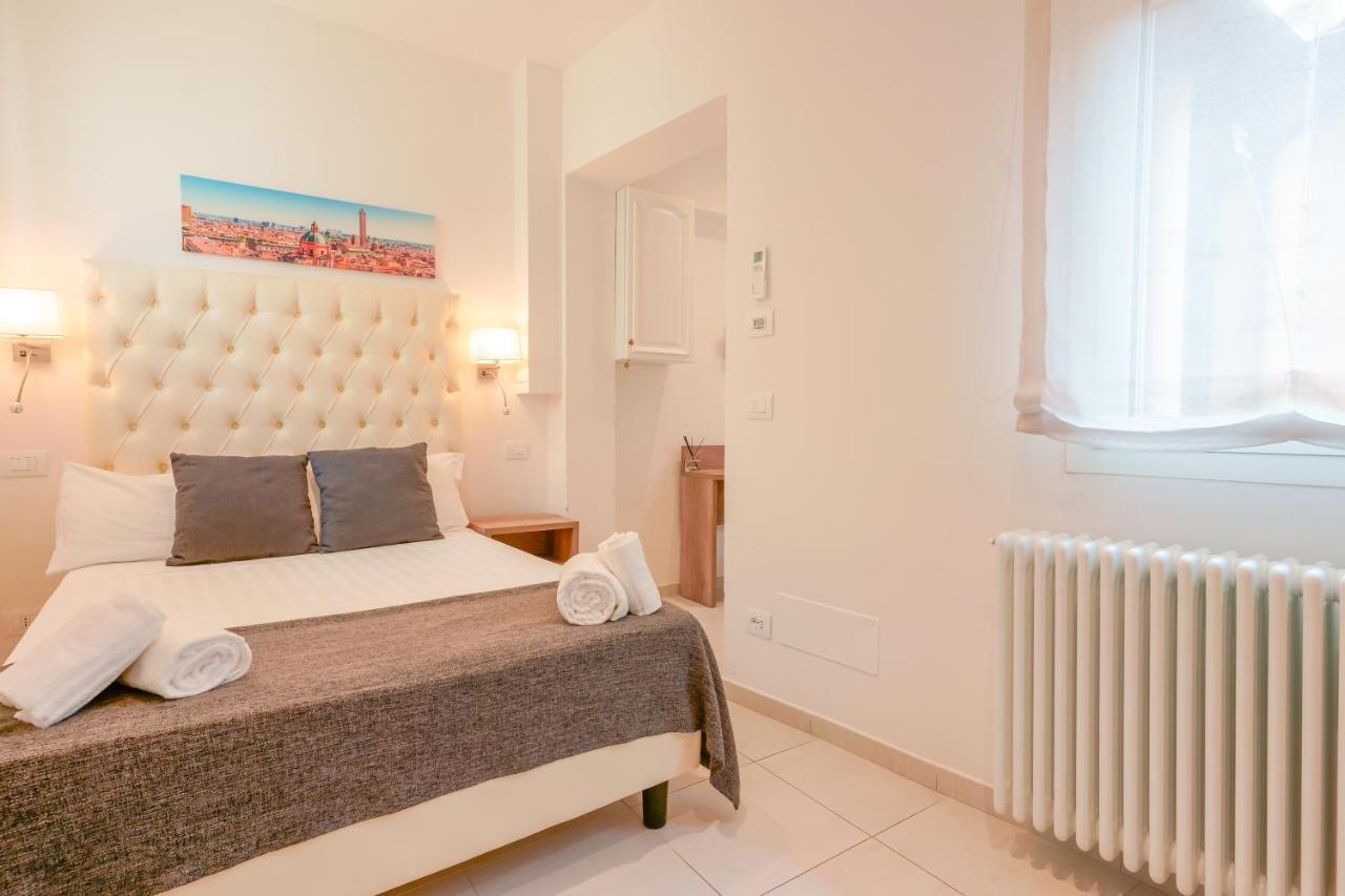 Bed and Breakfast Attico Di Via D'Azeglio Болонья Экстерьер фото